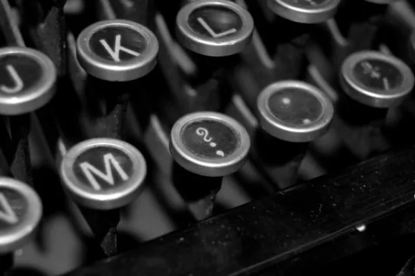 typewriter-4-1181224-639x424.jpg